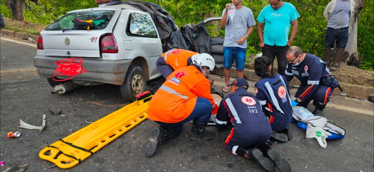 Quatro pessoas morrem em colisão na BR-381, entre elas duas crianças