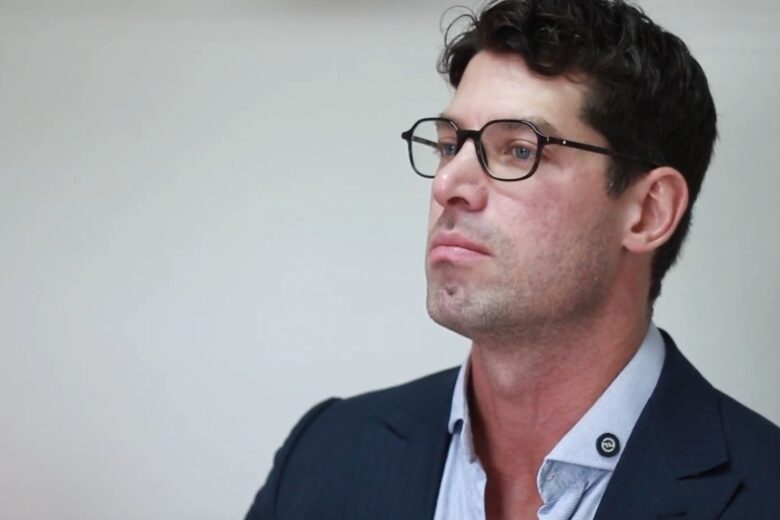 Em Itabira, Marco Antônio Costa, o Superman da Jovem Pan, fala sobre meio ambiente e questiona resultados da COP30