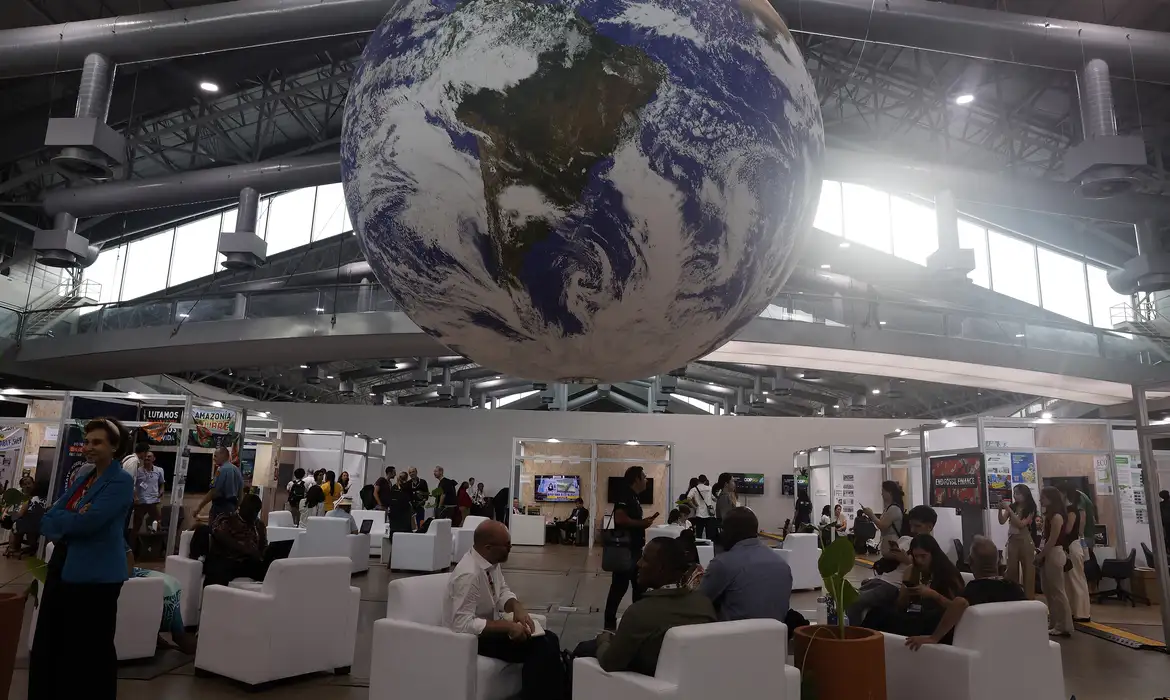 Cientistas criticam que texto da COP30 ignora combustíveis fósseis