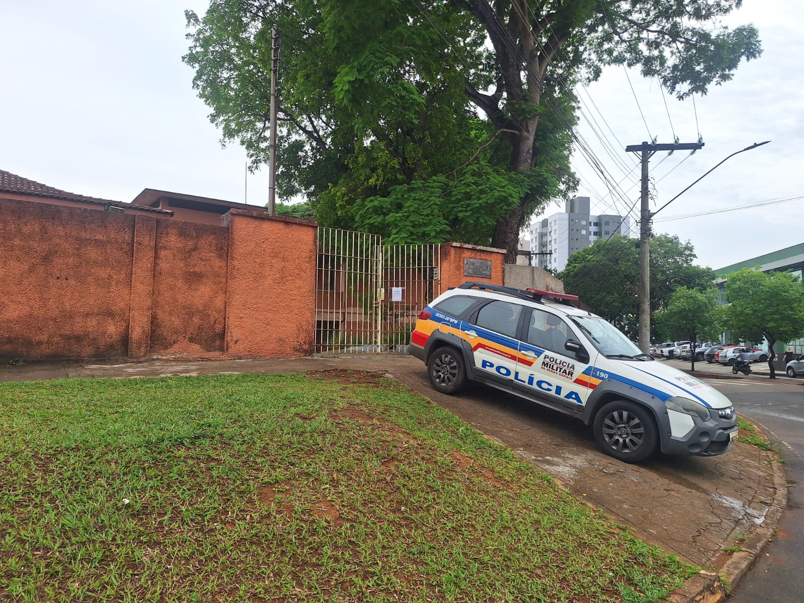 Ladrões invadem Escola Municipal Cornélio Penna e fazem “limpa” durante a madrugada em Itabira