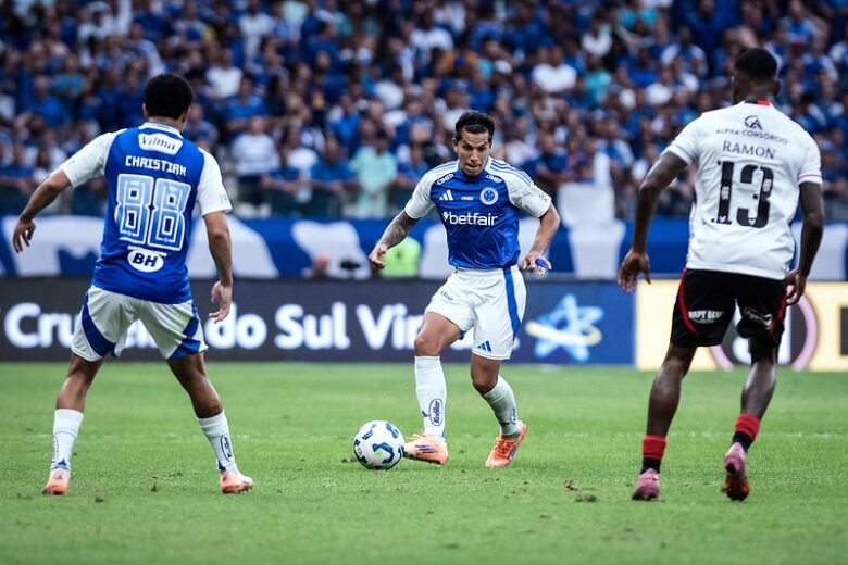 Cruzeiro decide jogo no primeiro tempo, mas traz as melhores notícias do segundo Cruzeiro decide jogo no primeiro tempo, mas traz as melhores notícias do segundo