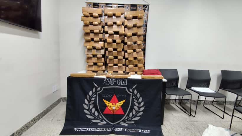 PM apreende 101 barras de maconha em Coronel Fabriciano; homem é preso por tráfico