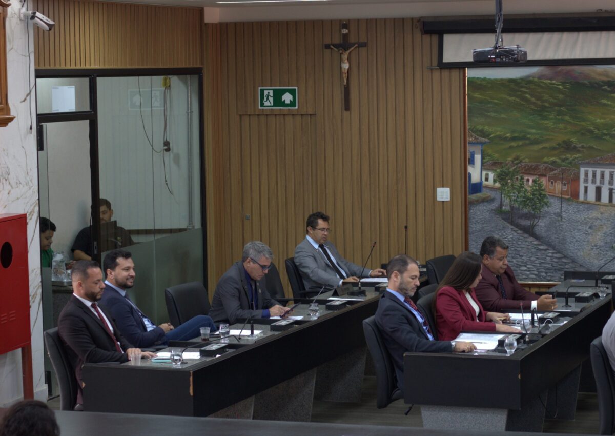 Legislativo questiona retirada de cobradores e aponta riscos para motoristas no transporte coletivo de Itabira
