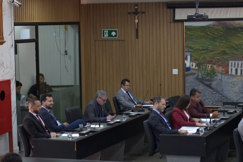 Legislativo questiona retirada de cobradores e aponta riscos para motoristas no transporte coletivo de Itabira