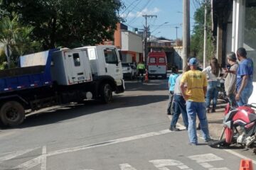 Motociclista fica ferido após bater em caminhão da Itaurb no bairro Major Lage, em Itabira
