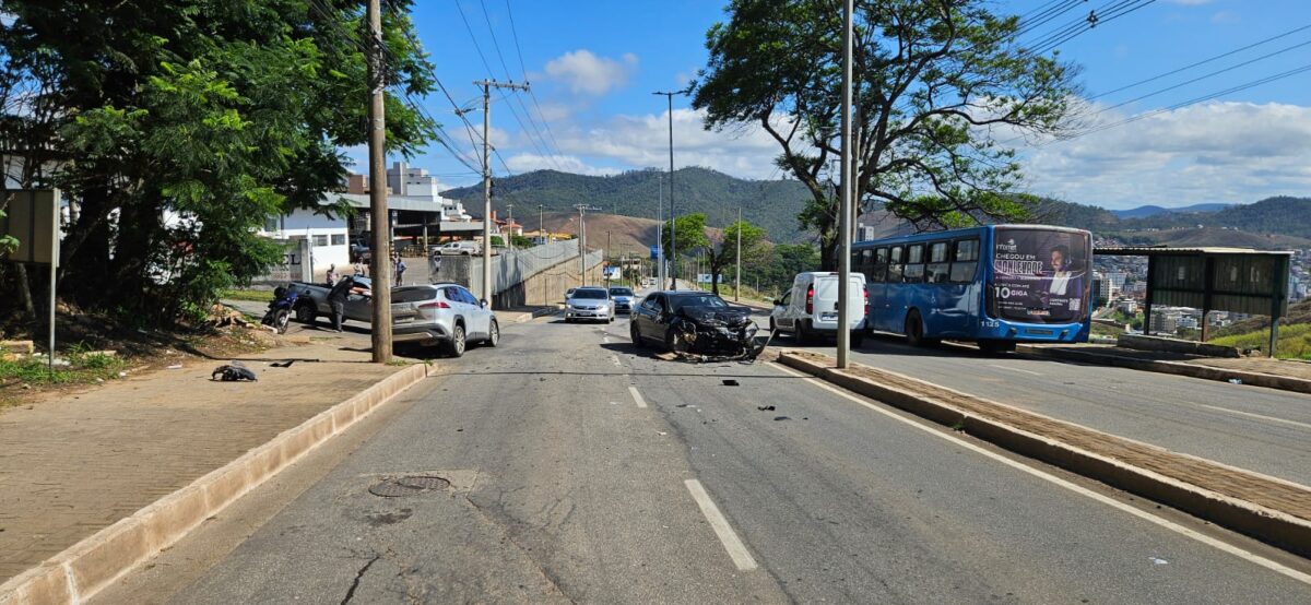 Colisão entre veículos deixa adulto e bebê feridos em João Monlevade