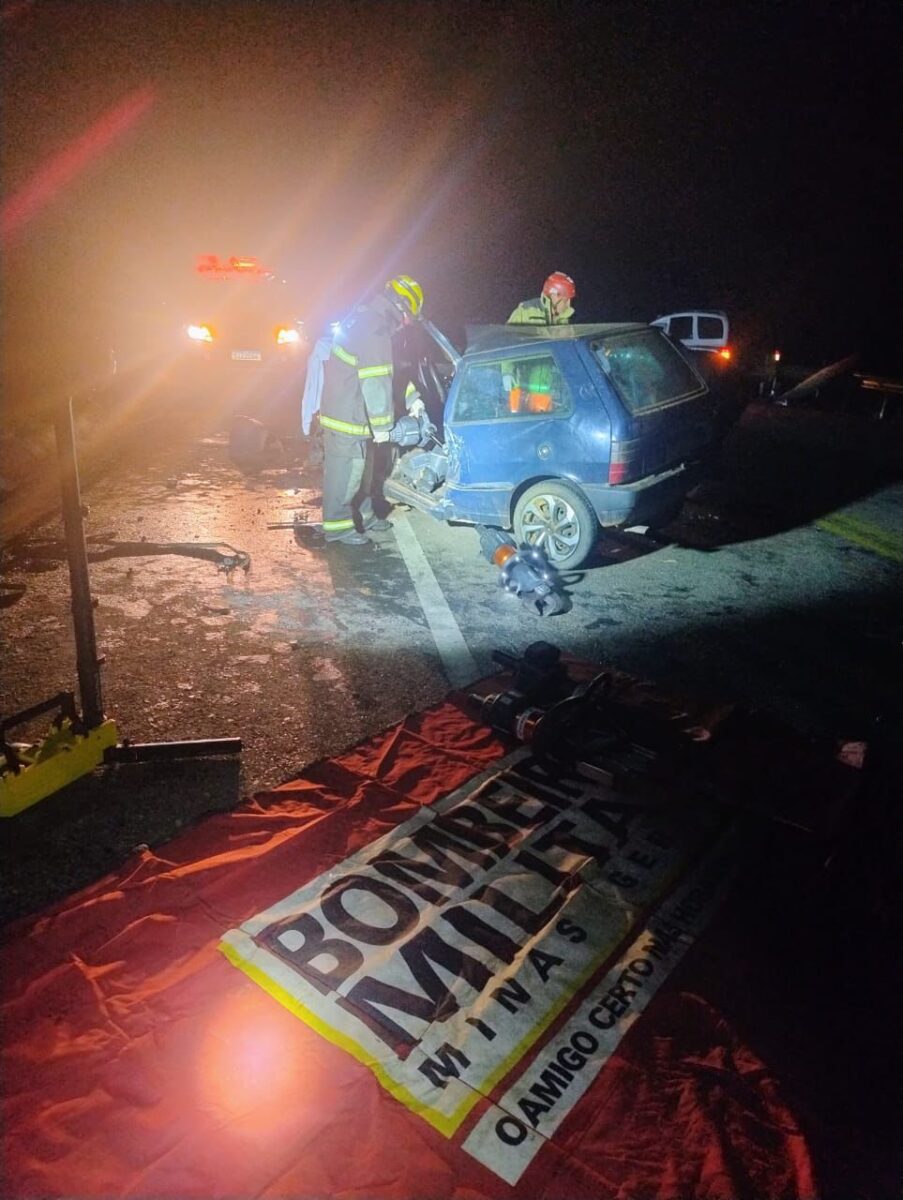 Colisão frontal deixa um morto e três feridos na BR-265
