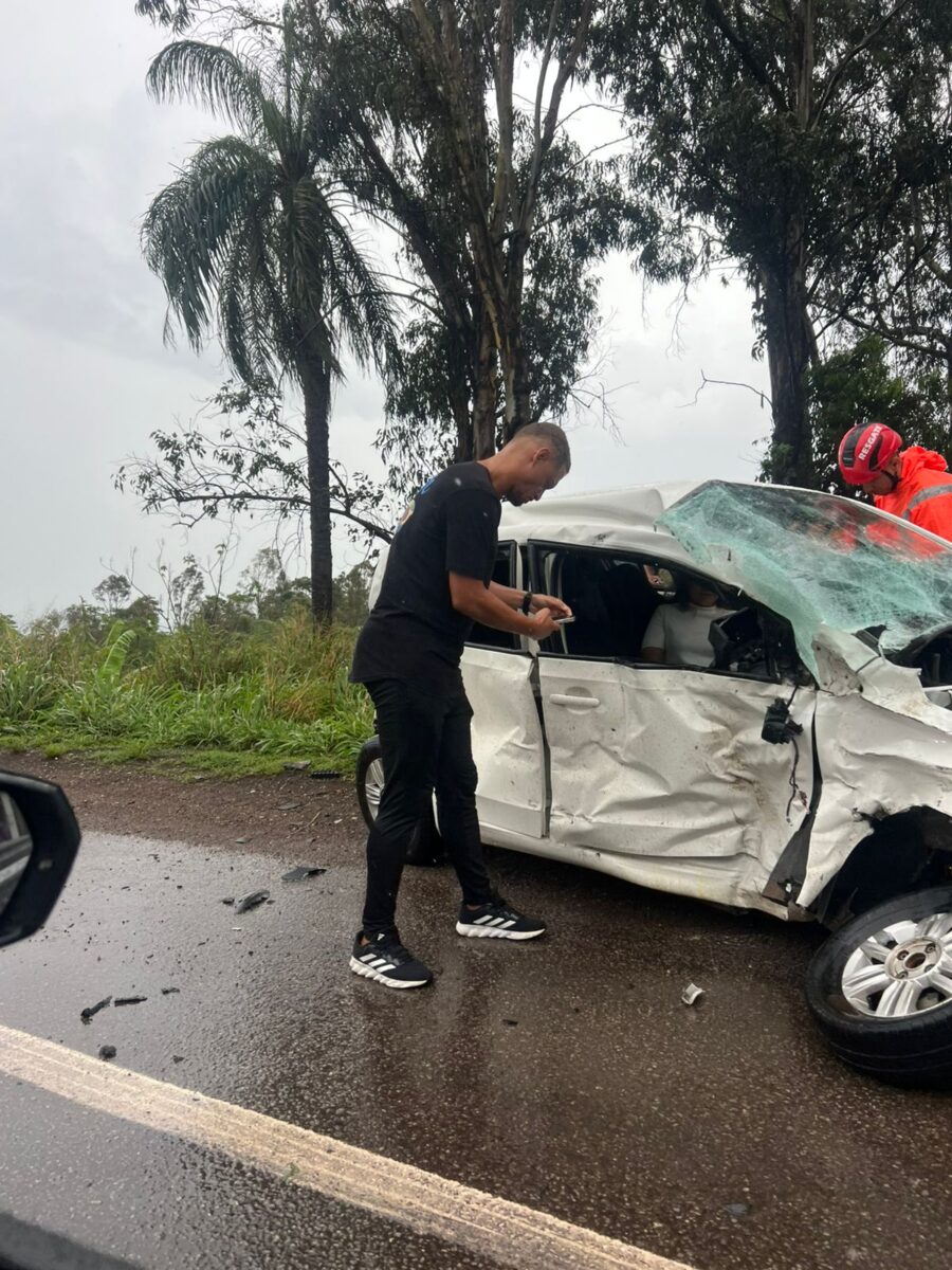 Duas pessoas se ferem em acidente na BR-381, em Caeté