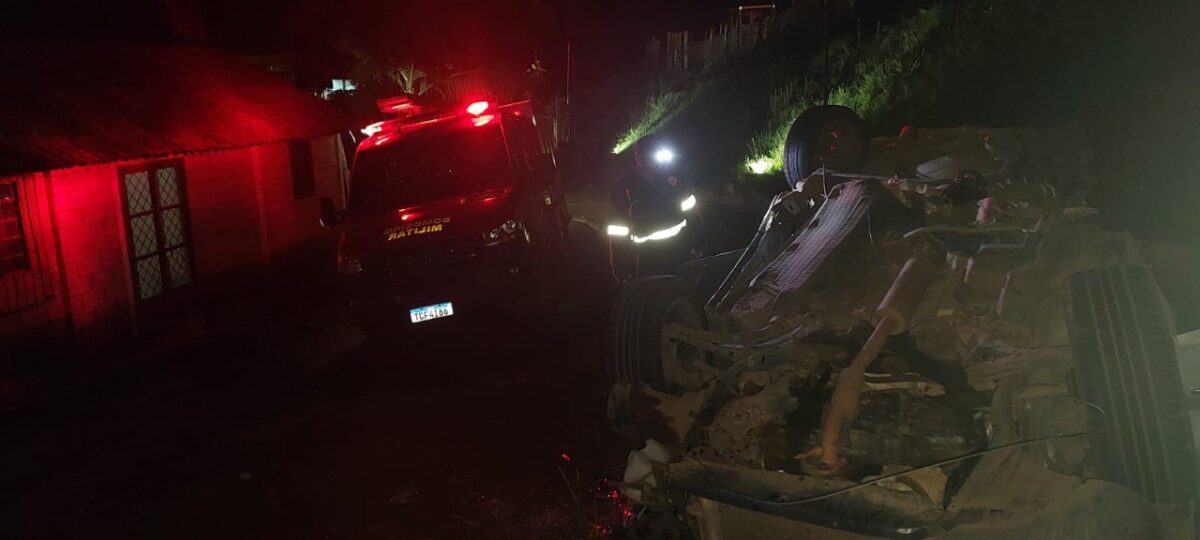 Colisão entre dois carros deixa um morto e três feridos na BR-459