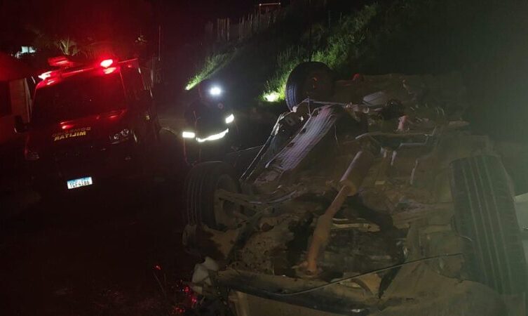Colisão entre dois carros deixa um morto e três feridos na BR-459