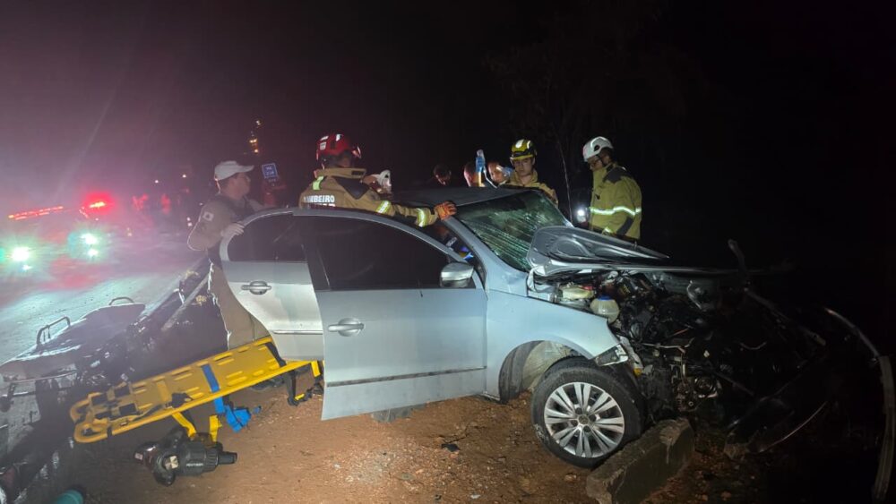 Colisão frontal deixa uma vítima fatal e cinco feridos na MG-238