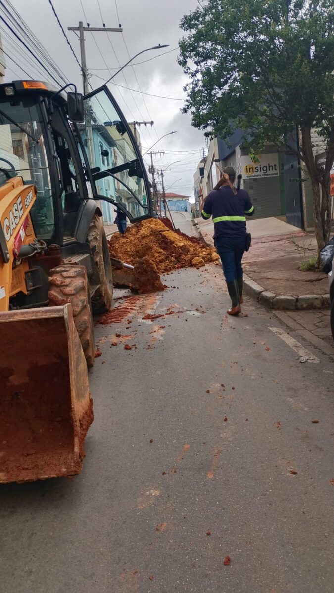 SAAE realiza obras emergenciais no centro de Itabira neste sábado (1)