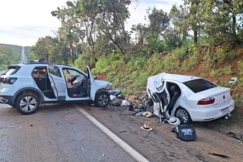 Colisão frontal na BR-040 deixa cinco mortos, incluindo duas crianças, em Paracatu