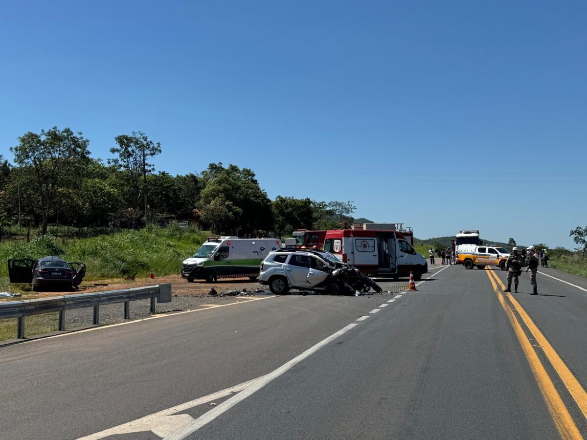 Colisão frontal deixa quatro mortos na BR-135