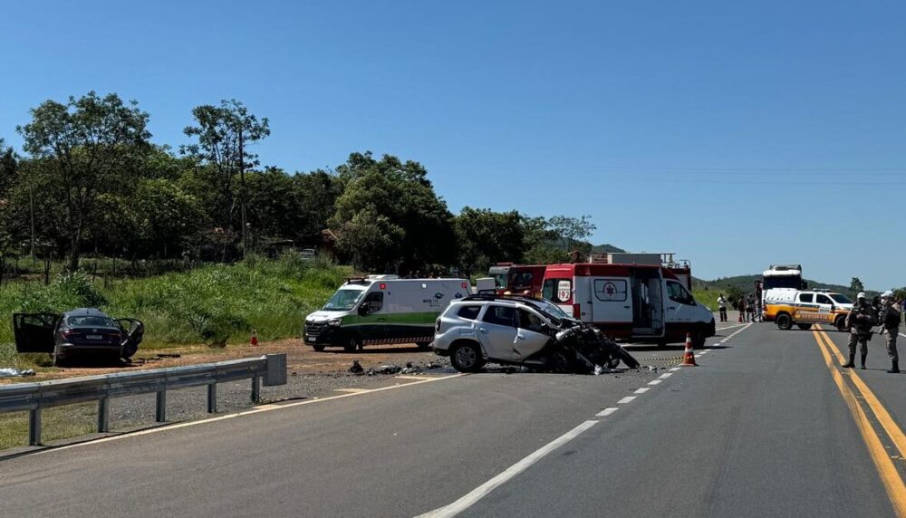 Colisão frontal deixa quatro mortos na BR-135