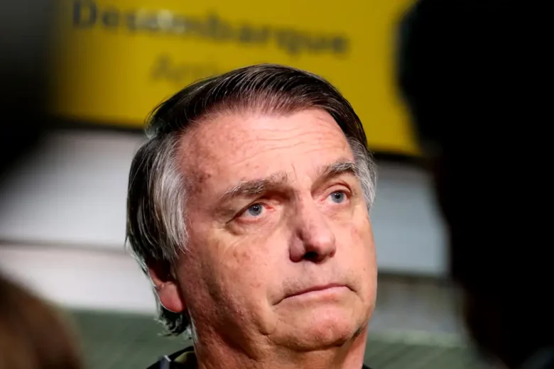 Bolsonaro será internado amanhã(24) e fará cirurgia no Natal