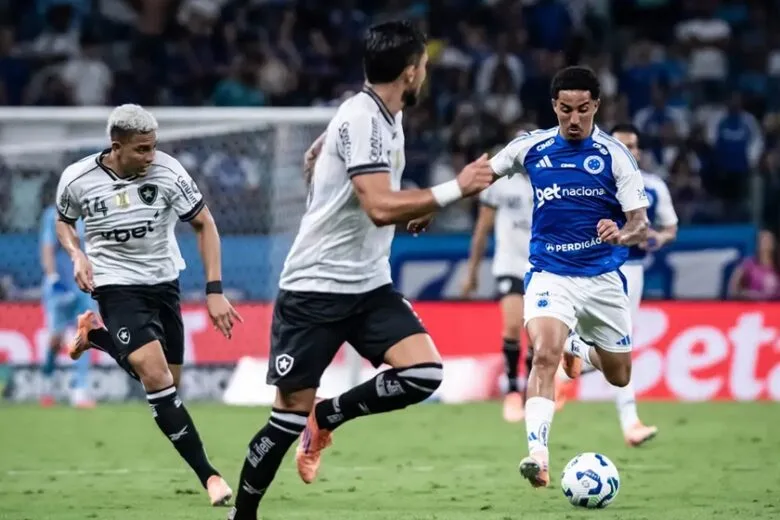 Botafogo empata no fim contra o Cruzeiro e dá o vice-campeonato ao Palmeiras