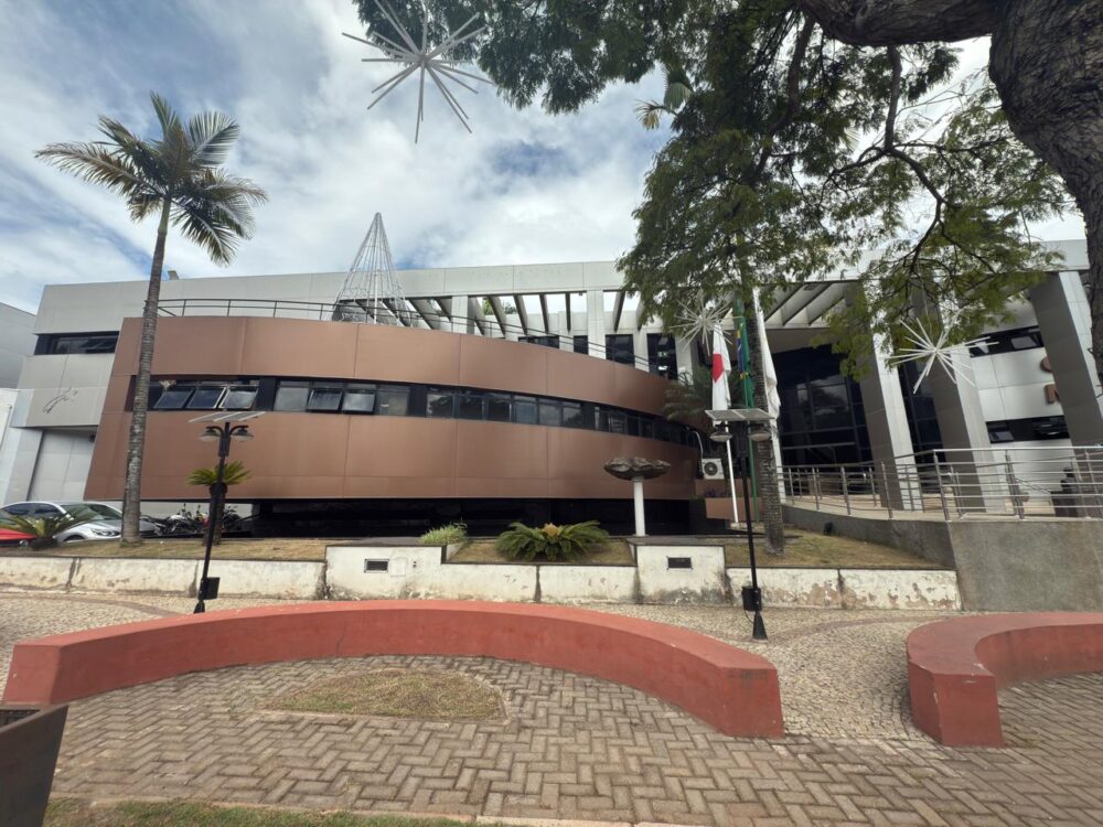 A partir de hoje, reuniões ordinárias da Câmara de Itabira serão às segundas-feiras; orçamentos impositivo e reajuste dos servidores estão na pauta