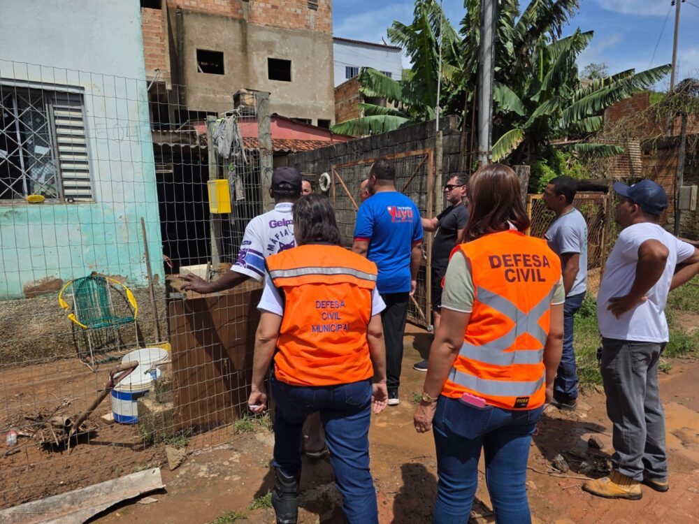 Itabira: prefeito Marco Antônio Lage vistoria áreas atingidas pelo temporal na noite de domingo