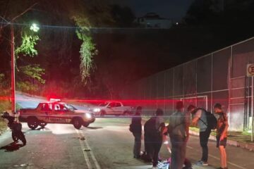 Motociclista cai após derrapagem e é socorrida em caminhonete ao Pronto-Socorro de Itabira