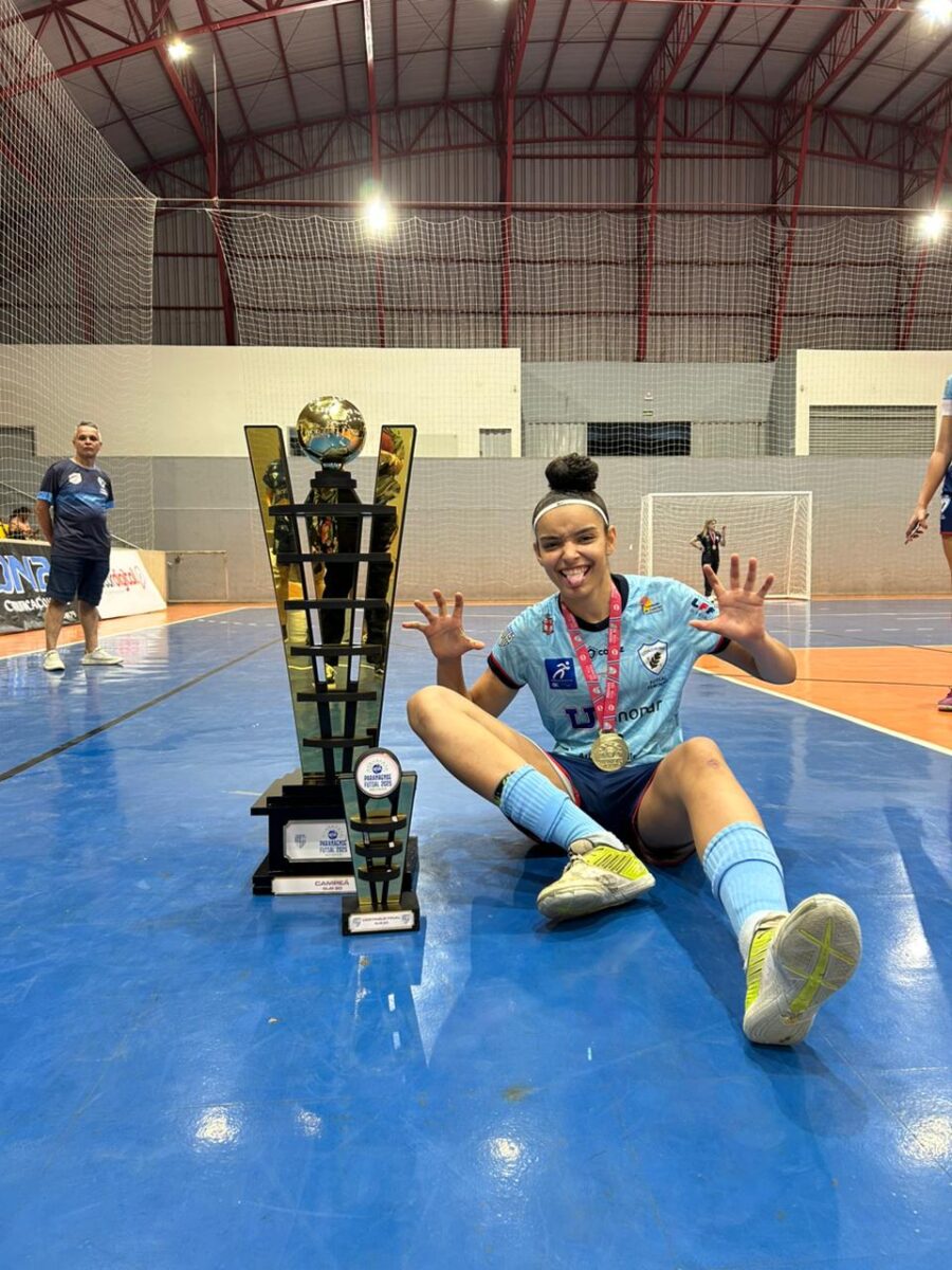 Do futebol entre os homens ao protagonismo no futsal paranaense: itabirana supera barreiras em busca do sonho de ser atleta
