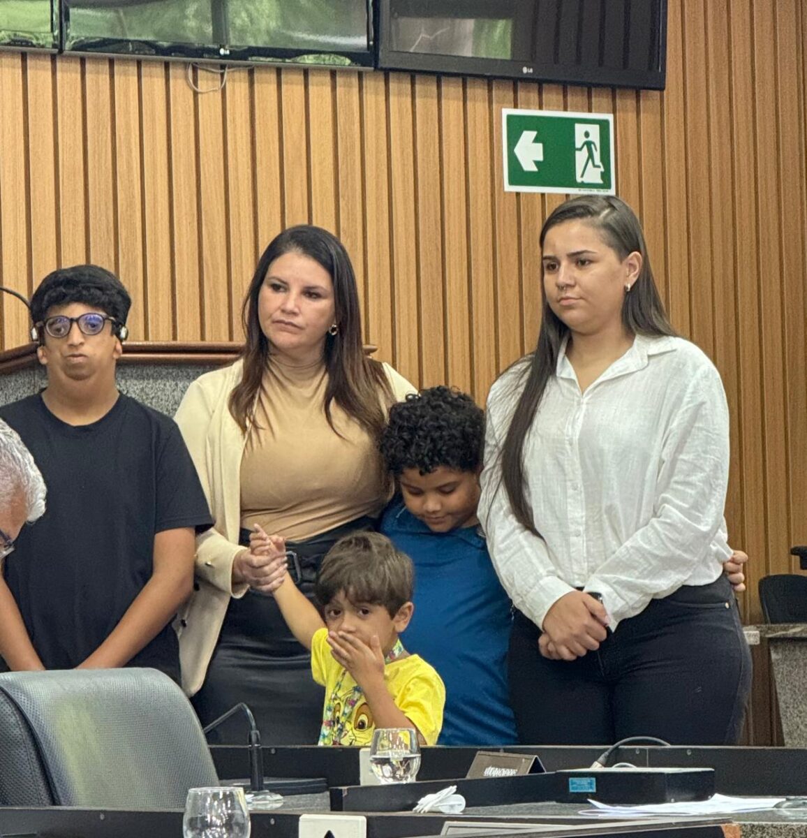 Crítica infeliz e desafinada: fala de vereador sobre apresentação de Lara Drummond repercute na Câmara