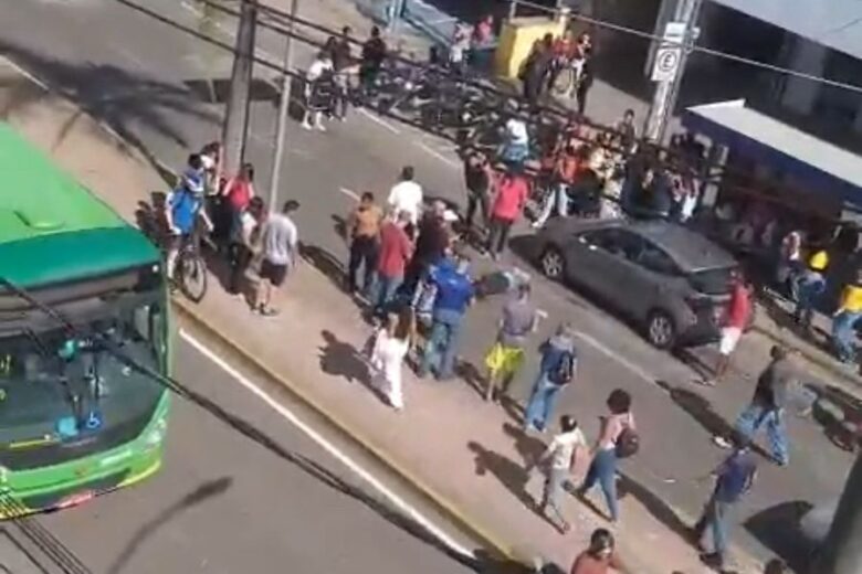 Itabira: mulher é atropelada por carro na avenida João Pinheiro