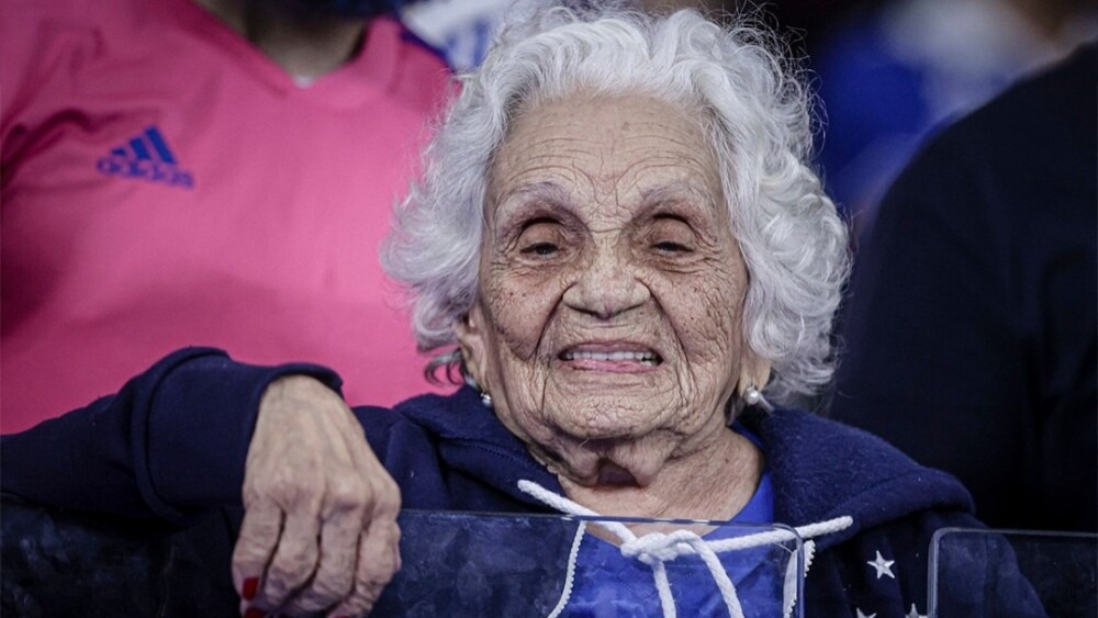 Vó Miracy, torcedora símbolo do Cruzeiro, morre aos 106 anos