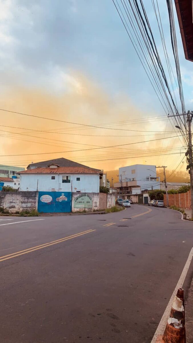 Prefeitura de Itabira cobra explicações da Vale sobre nuvem alaranjada após detonação nas Minas do Meio