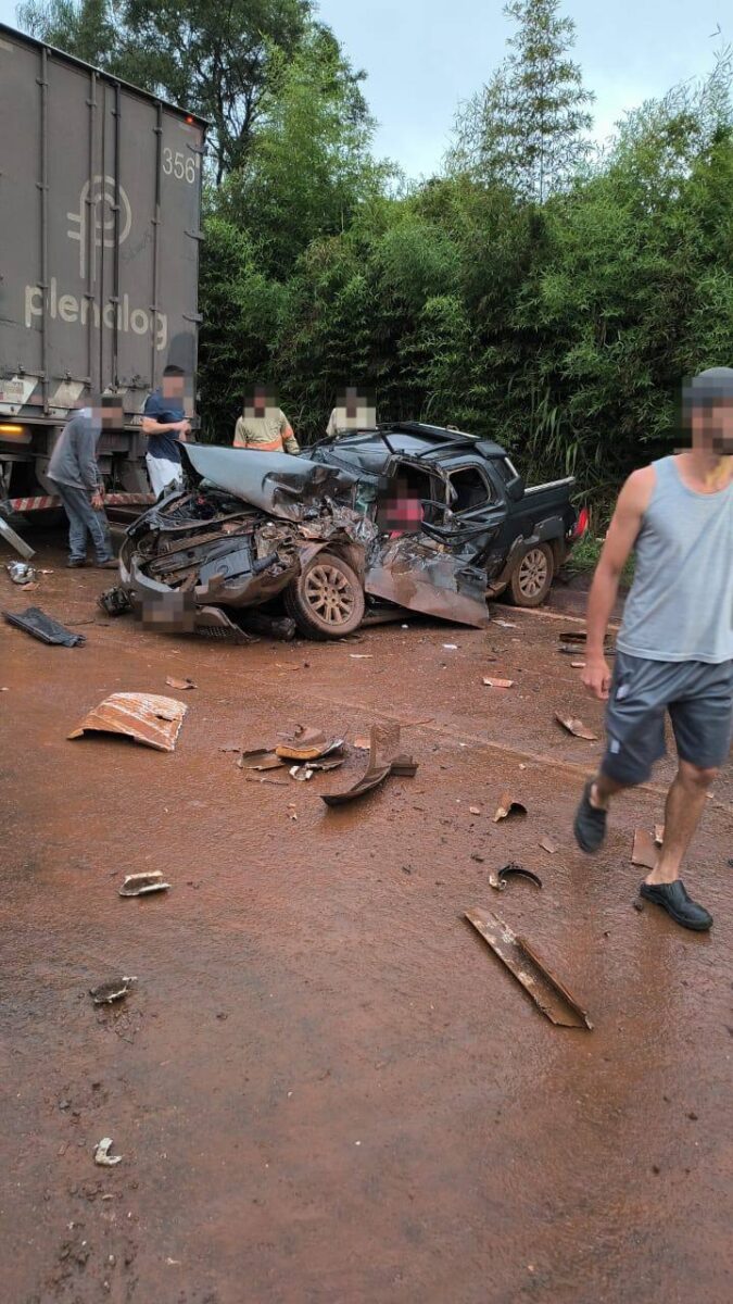 Engavetamento com dez veículos deixa ao menos sete feridos na BR-040, em Congonhas