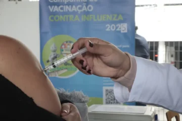 Após cinco anos de vacinação, covid recua, mas ainda preocupa