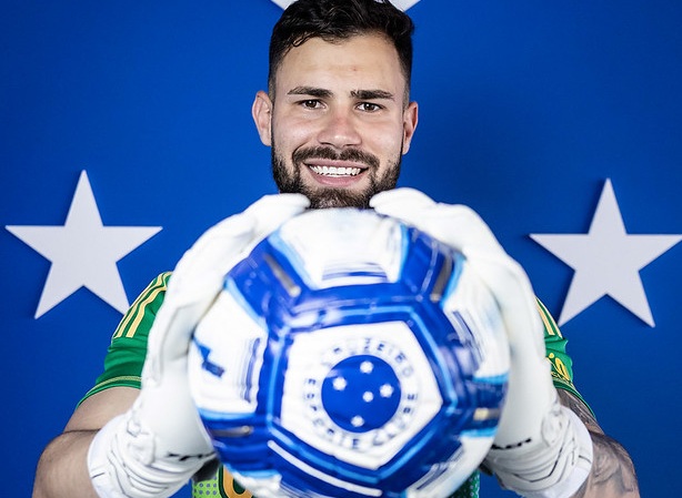 Recém-chegado ao Cruzeiro, goleiro Matheus Cunha tem lesão no joelho vai passar por cirurgia
