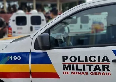 Jovem de 20 anos é preso e três adolescentes são apreendidos por tráfico de drogas em Itabira