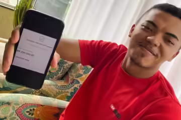 Jovem é recompensado após devolver PIX de R$ 200 mil depositados por engano