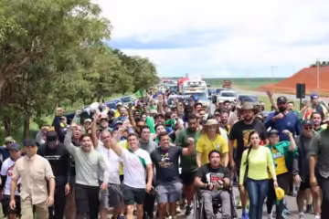 Caminhada de Nikolas percorreu 120km e já se encontra a cerca de 80 km de Brasília