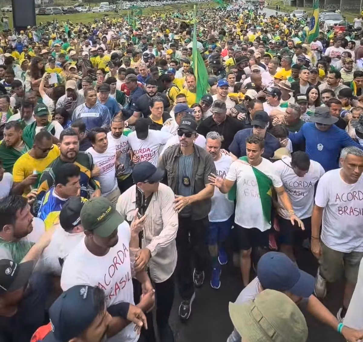 Caminhada de Nikolas Ferreira chega a Brasília realiza ato crítico ao governo