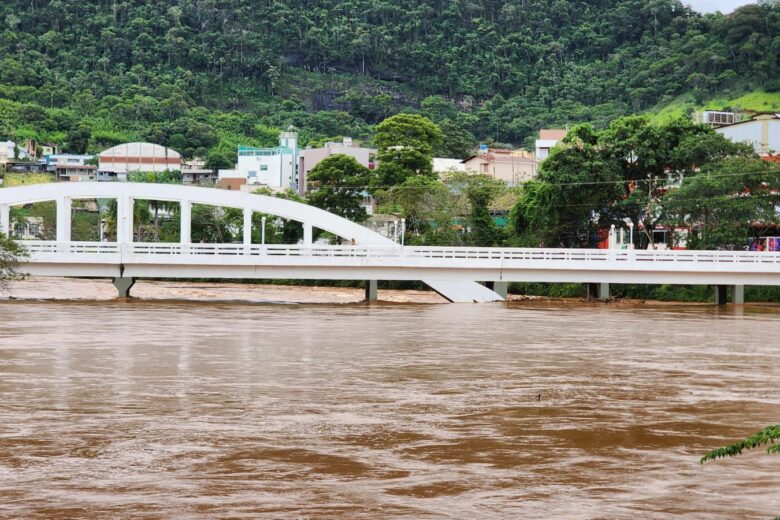 Monitoramento avalia áreas de risco ao longo do Rio Piracicaba, em Nova Era