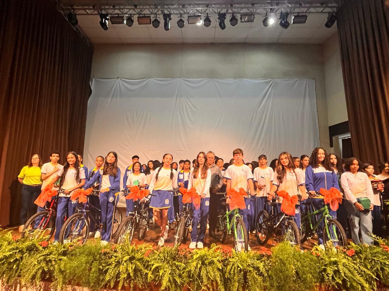 Estudantes  de São Gonçalo do Rio Abaixo conquistam 25 premiações na Olimpíada nacional de matemática