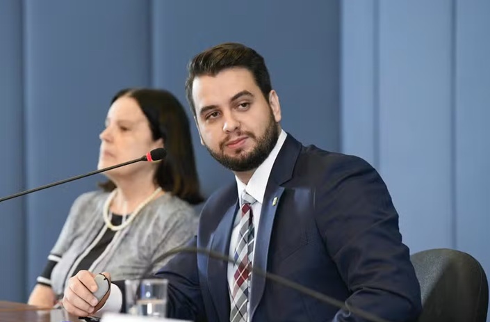 Alexandre de Moraes manda prender Filipe Martins, ex-assessor de Bolsonaro