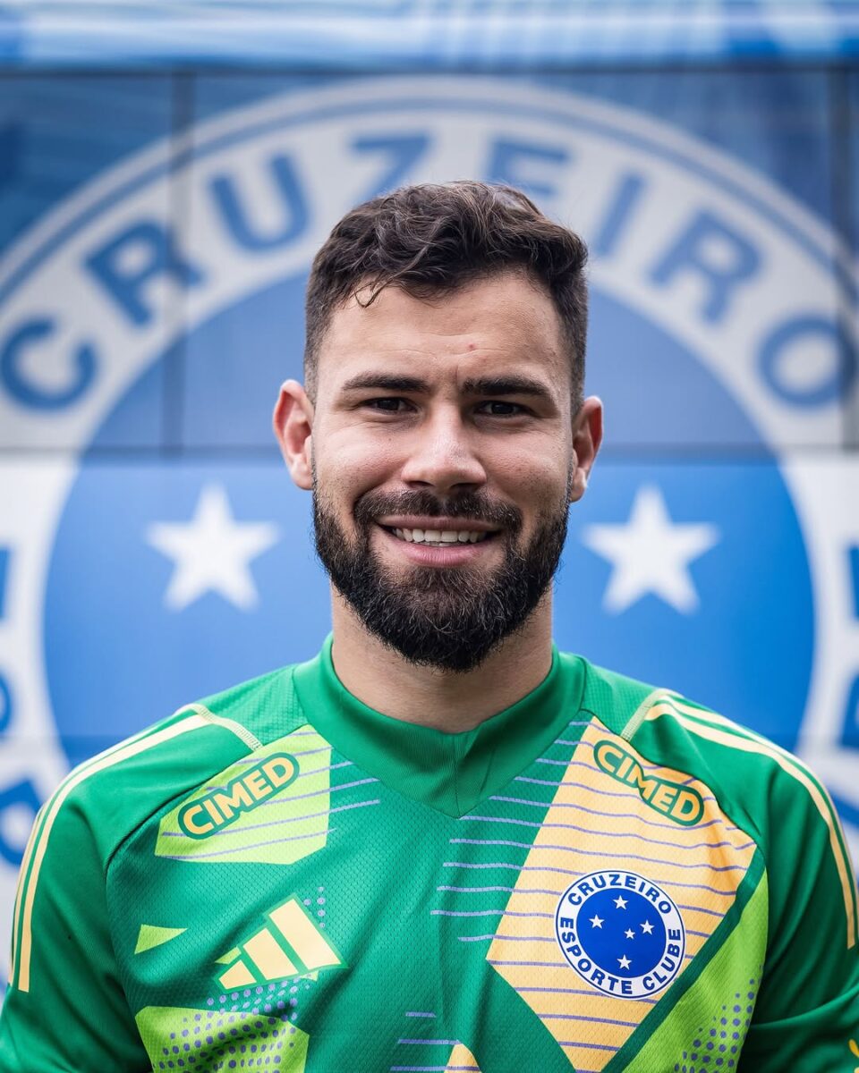 Cruzeiro oficializa contratação do goleiro Matheus Cunha, ex-Flamengo, até 2028