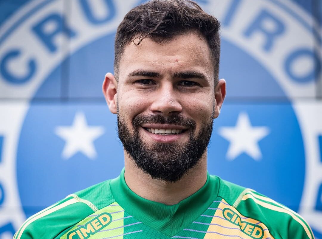 Cruzeiro oficializa contratação do goleiro Matheus Cunha, ex-Flamengo, até 2028