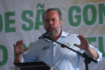 Alexandre Silveira determina investigação após extravasamento de água e rejeitos em mina da Vale 