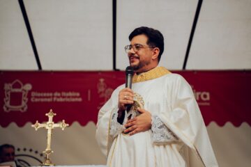 Padre Anderson se despede de Itabira com missas e lança campanha para tratamento de jovem acidentado