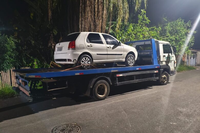 Após perseguição, Polícia Militar apreende veículo abandonado durante fuga em João Monlevade