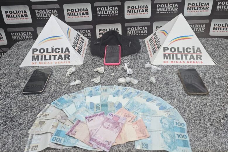 Após denúncia, Polícia Militar prende mulher por tráfico de drogas em São Gonçalo do Rio Abaixo; um suspeito fugiu