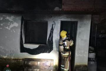 Homem incendeia casa após discussão familiar em João Monlevade
