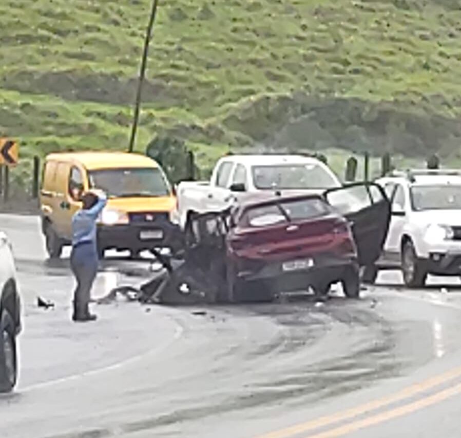 BR-381: colisão frontal deixa um morto e três feridos em Nova Era