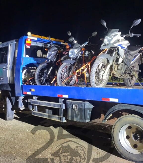 Operação da Polícia Militar fiscaliza 20 motocicletas e remove veículos irregulares em Bela Vista de Minas
