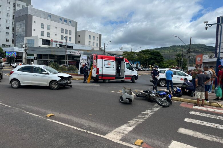 Colisão entre carro e motocicleta deixa dois feridos na avenida Mauro Ribeiro, em Itabira