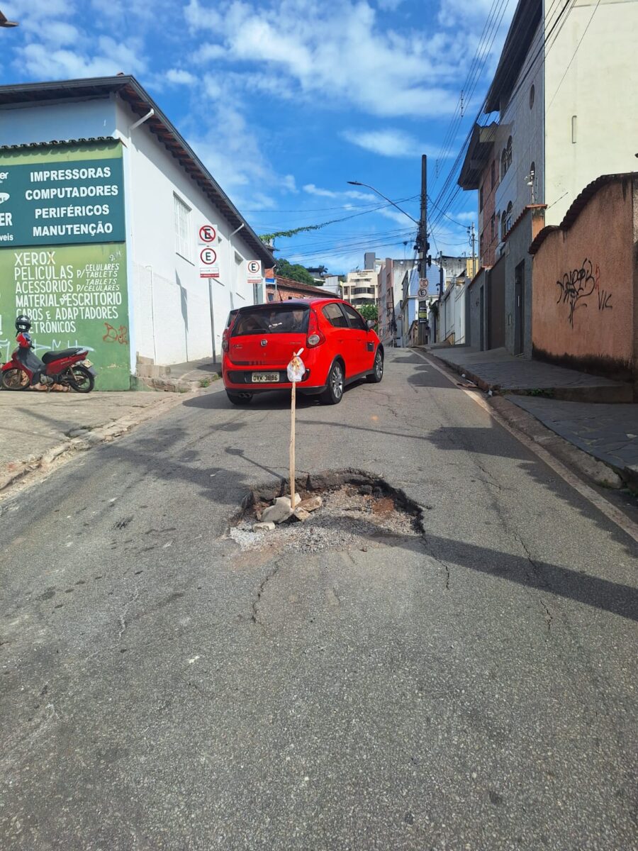 Manutenção em rede de esgoto na rua dos Operários pode afetar abastecimento de água em vias da região central de Itabira